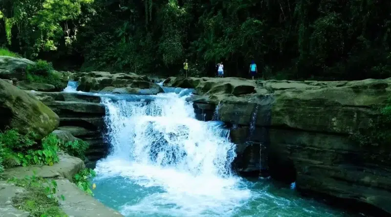 নাফাখুম জলপ্রপাত Nafakhum Waterfall